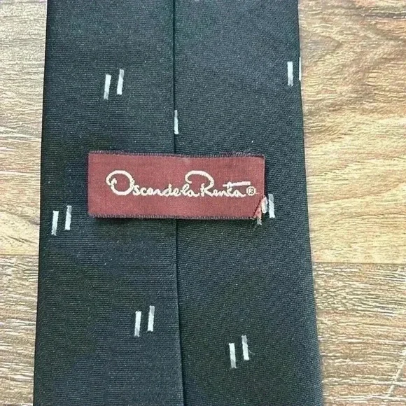 Oscar de la Renta Vintage Tie Beautiful Black with gray rectangular design. - Picture 7 of 16